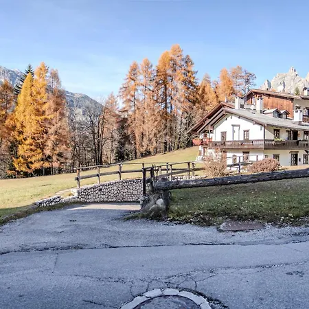 아파트 Relax E Panorama A Cortina, Accogliente A Pecol 코르티나 담페조